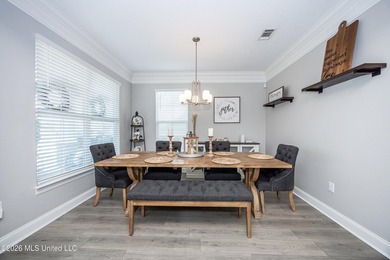 A gorgeous, well-maintained 3 bedroom, 2 1/2 bath home, plus a - photo 10