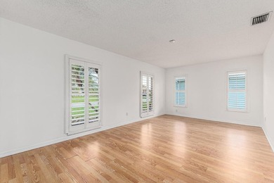 BRAND NEW METAL ROOF 2022! Spacious, well-maintained 3-bedroom - photo 10