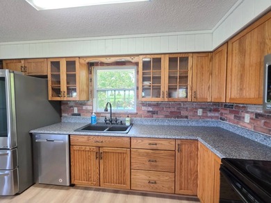 LAKEPORT - WATERFRONT ON BOTH SIDES! Discover this stunning and - photo 32