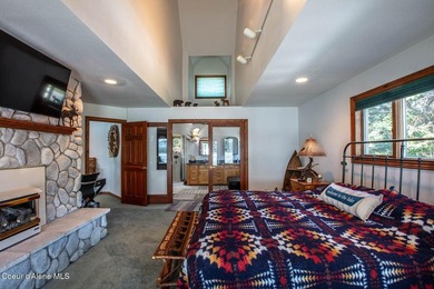 Timeless waterfront retreat with soaring cathedral ceilings, an - photo 33