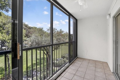 Beautiful and renovated 2 bed/2 bath in this 55+ active senior - photo 33