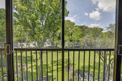 Beautiful and renovated 2 bed/2 bath in this 55+ active senior - photo 34