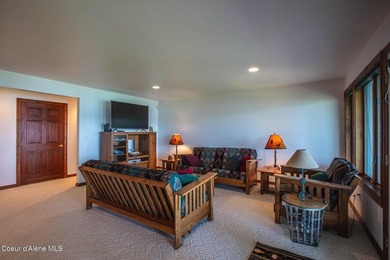 Timeless waterfront retreat with soaring cathedral ceilings, an - photo 41