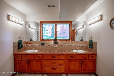 Timeless waterfront retreat with soaring cathedral ceilings, an - photo 44