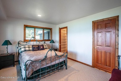 Timeless waterfront retreat with soaring cathedral ceilings, an - photo 46