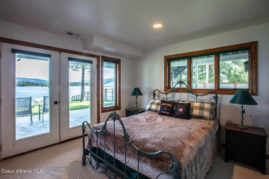 Timeless waterfront retreat with soaring cathedral ceilings, an - photo 47