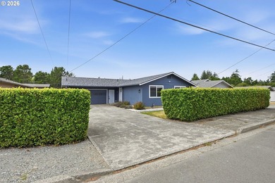 Move-in ready, fully remodeled single-level home in Coos Bay! - photo 2