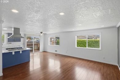 Move-in ready, fully remodeled single-level home in Coos Bay! - photo 10