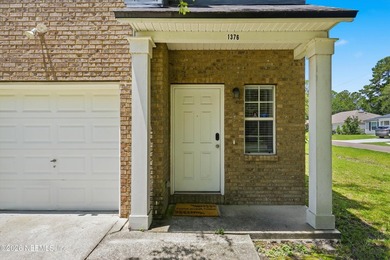 Welcome to this move-in-ready 3-bedroom, 3-bathroom - photo 4