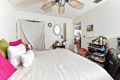 Beautiful 1-story home with 3 bedrooms and 2 bathrooms, perfect - photo 17