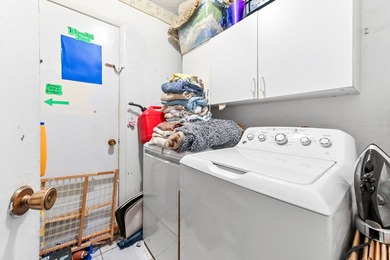 Beautiful 1-story home with 3 bedrooms and 2 bathrooms, perfect - photo 21