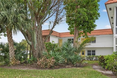 This lovely home has been exquisitely remodeled with a designers - photo 23