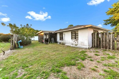 Beautiful 1-story home with 3 bedrooms and 2 bathrooms, perfect - photo 26