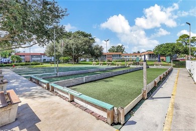 This lovely home has been exquisitely remodeled with a designers - photo 37