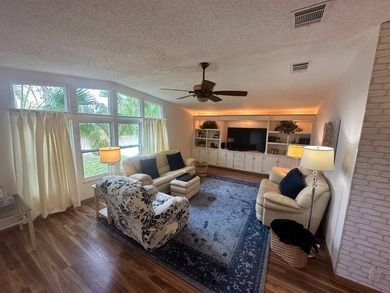 A well cared for 2 bedrooms, 2 bathrooms Palm Harbor home on the - photo 3