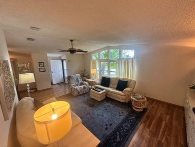 A well cared for 2 bedrooms, 2 bathrooms Palm Harbor home on the - photo 4