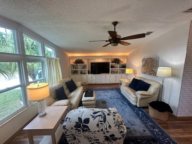 A well cared for 2 bedrooms, 2 bathrooms Palm Harbor home on the - photo 6