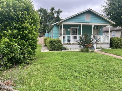 No Flood Zone/ Detached Garage/ Just 1 milet to the beach! Don't - photo 2