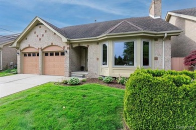 Rare detached condo living near the lake offering the simplicity - photo 2