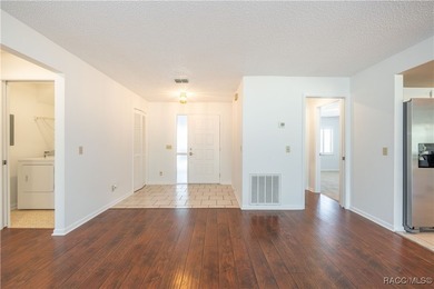 One or more photo(s) has been virtually staged. Beautiful luxury - photo 5