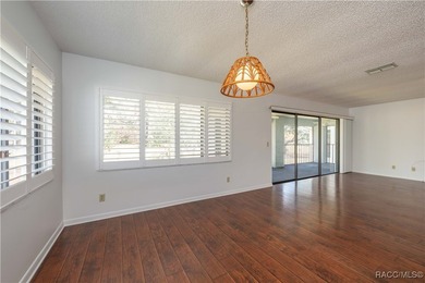 One or more photo(s) has been virtually staged. Beautiful luxury - photo 6