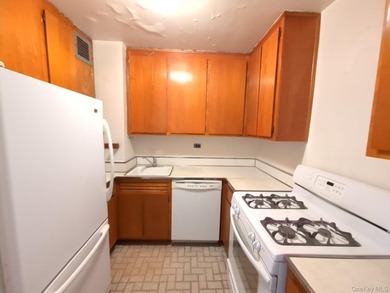 Step into this bright, southern-facing 1 bedroom retreat on the - photo 6