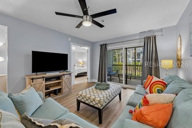 Completely renovated, this 2-bedroom, 2-bath Treetops villa - photo 17