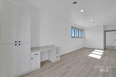Luxury, location and privacy! Located in Twin Falls newest - photo 17