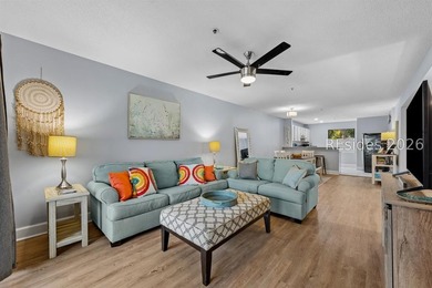 Completely renovated, this 2-bedroom, 2-bath Treetops villa - photo 18