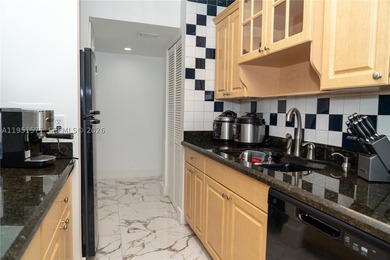 This beautiful 2-bedroom, 2-bathroom condo located in the heart - photo 8