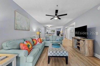 Completely renovated, this 2-bedroom, 2-bath Treetops villa - photo 19