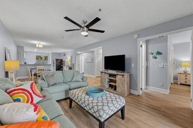 Completely renovated, this 2-bedroom, 2-bath Treetops villa - photo 20