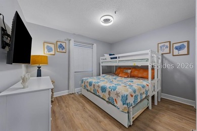 Completely renovated, this 2-bedroom, 2-bath Treetops villa - photo 24