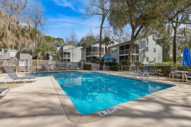 Completely renovated, this 2-bedroom, 2-bath Treetops villa - photo 26