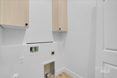 Luxury, location and privacy! Located in Twin Falls newest - photo 38