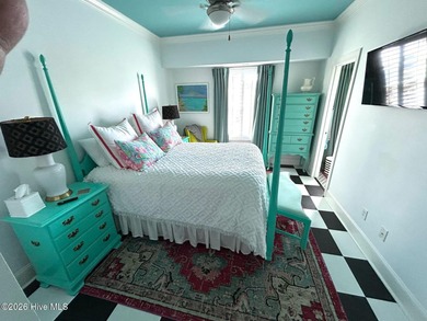 Wonderful community with great neighbors. 1-2 mile to the sound