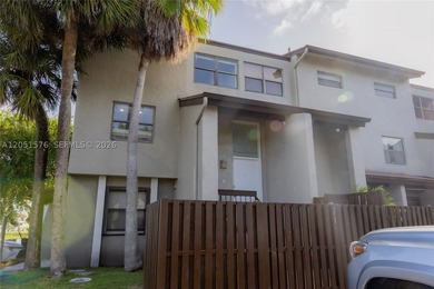 Partially renovated 2-story townhouse featuring 1,520 SqFt of - photo 3
