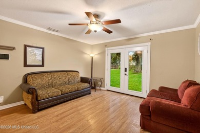 Welcome home to this charming and well-maintained property - photo 7