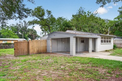 *** INVESTOR DREAM PROPERTY***Investor special with tons of - photo 3