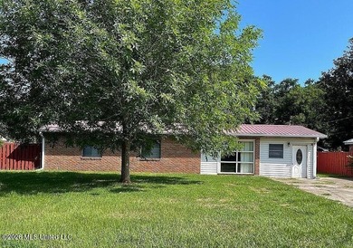 Precious 3BR 1.5 brick home with metal roof and not in a flood - photo 1