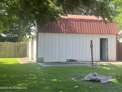 Precious 3BR 1.5 brick home with metal roof and not in a flood - photo 4