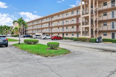 Spacious and cozy 2rd floor Condo 1 br 1.5 bath This condo is - photo 21