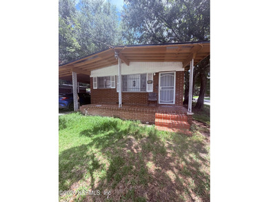Cornor lot! Solid brick home offering great curb appeal and - photo 2