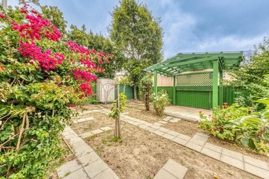 Beautiful 4 bedroom 2.5 bath home with tons of curb appeal is - photo 8