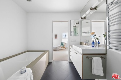 Architectural penthouse residence in the coveted Ocean Park Sea - photo 15