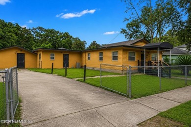 *** A MUST SEE***Unique opportunity in Jacksonville! This - photo 2