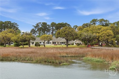 This expansive estate is ensconced within a well-proportioned 3 - photo 2