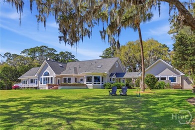 This expansive estate is ensconced within a well-proportioned 3 - photo 3