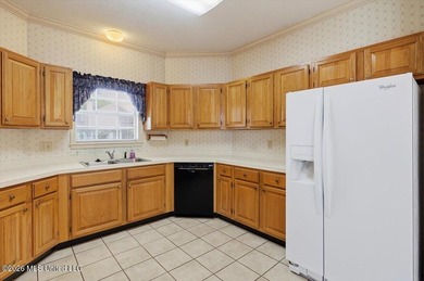 Welcome home to this charming patio/garden home offering - photo 11