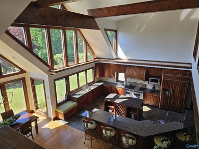 Welcome to 726 Dogwood Trail in Country Club. Incredible - photo 12